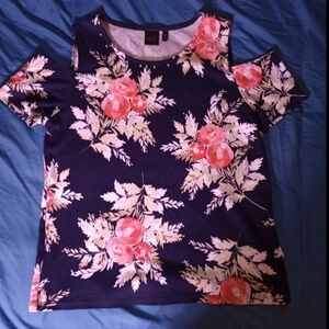 Rafaella floral off the shoulder top with metal stud accents. Size xl